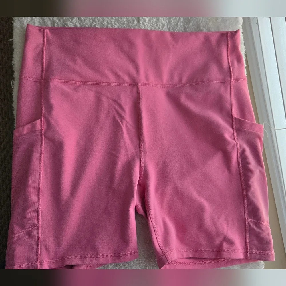 NWOT Fabletics Women's Pink Bike Shorts